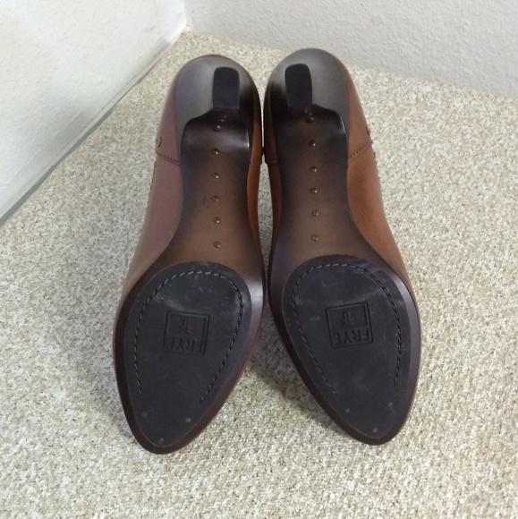 Frye Chelsea Brown Leather Ankle Boots. - Picture 2 of 6